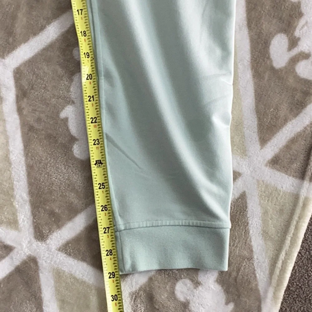 Lululemon joggers - Picture 9 of 11